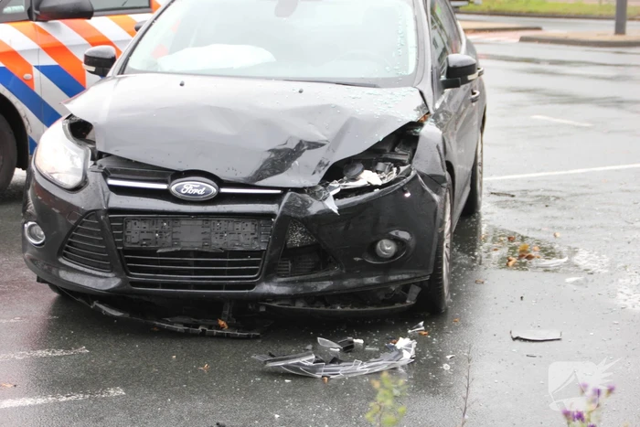 Persoon gewond bij flink verkeersongeval