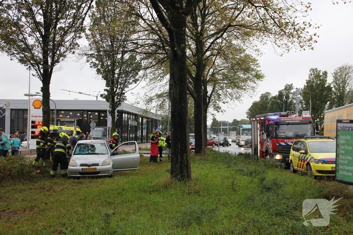 Persoon gewond bij flink verkeersongeval