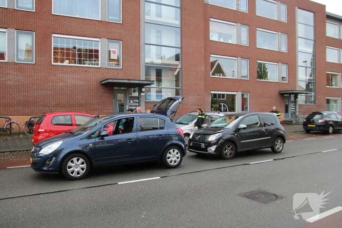 Automobilist botst met auto op voorganger