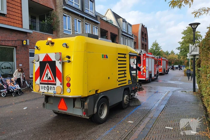 Wegdek bezaaid met olie