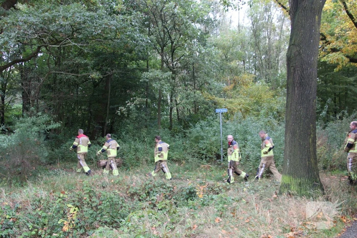 Brandweer dooft brand in bos