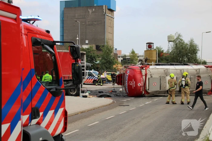 Grote brandweerinzet door ongeval tussen vrachtwagen en tankwagen