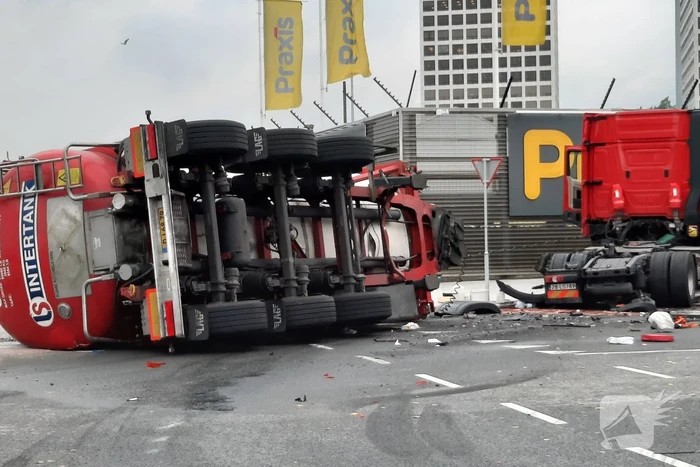 Grote brandweerinzet door ongeval tussen vrachtwagen en tankwagen