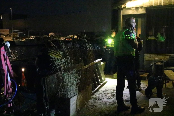 Bewoner van woonboot gewond door explosie