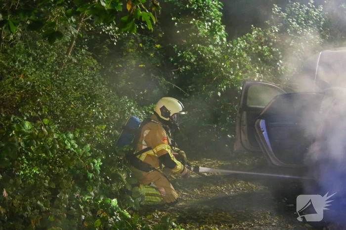 Personenauto total-loss door felle brand