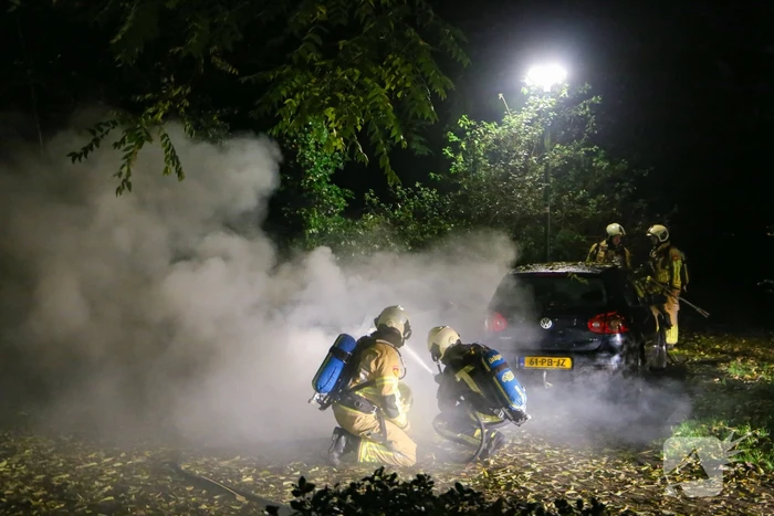Personenauto total-loss door felle brand