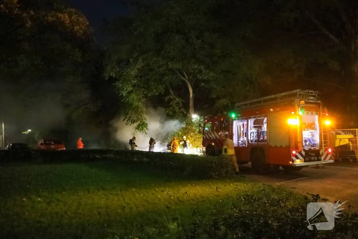 Personenauto total-loss door felle brand