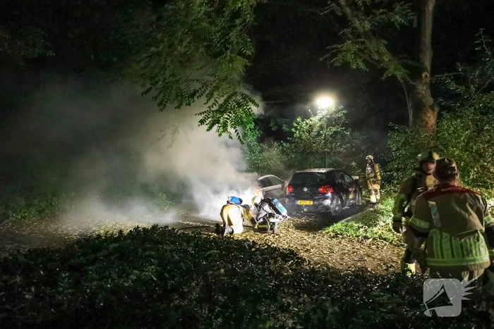 Personenauto total-loss door felle brand