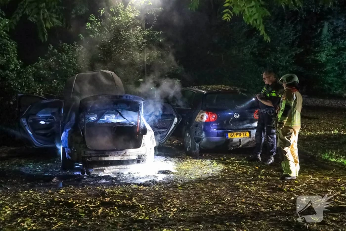 Personenauto total-loss door felle brand