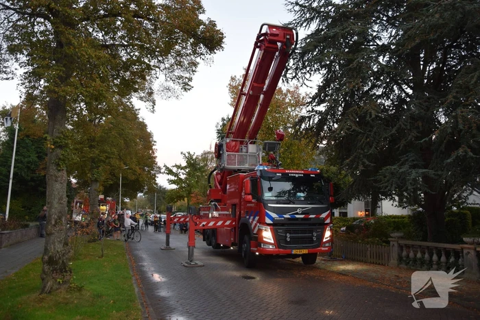 Straat afgsloten vanwege schoorsteenbrand