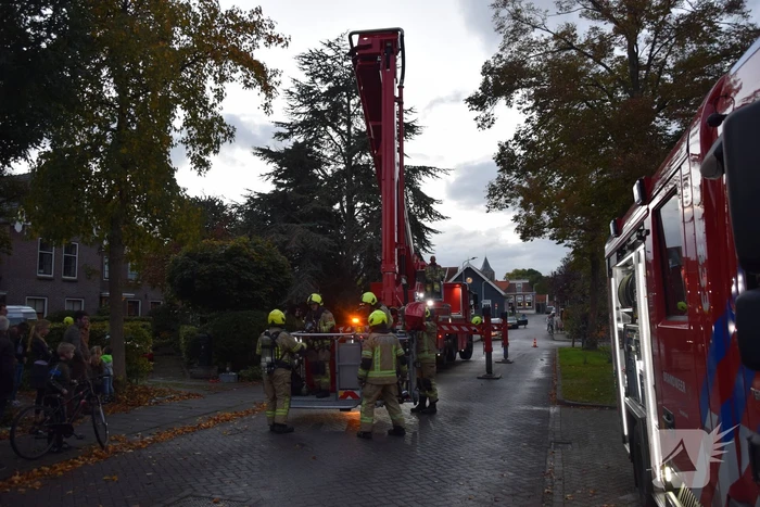 Straat afgsloten vanwege schoorsteenbrand