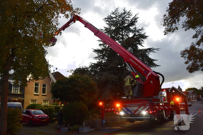 Straat afgsloten vanwege schoorsteenbrand
