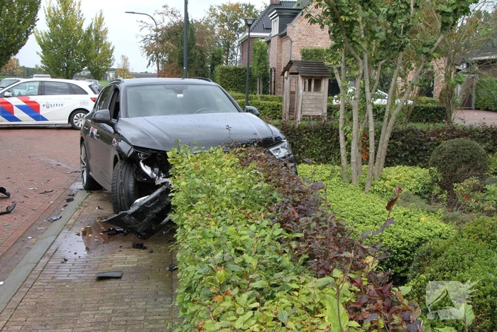 Flinke ravage bij botsing tussen auto's