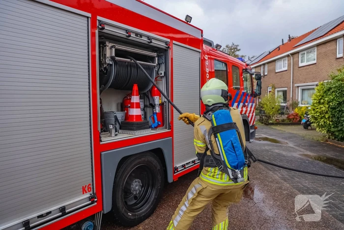 Rookmelder gaat af en buren bellen de brandweer