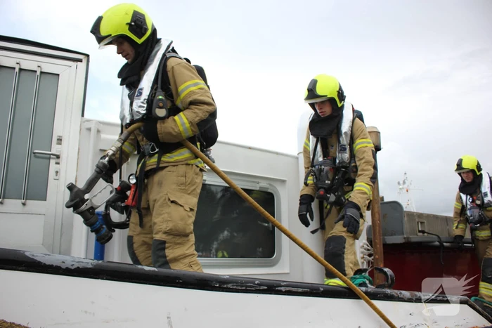 Brand in machinekamer van vrachtschip Laetitia