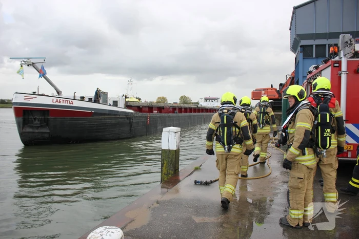 Brand in machinekamer van vrachtschip Laetitia