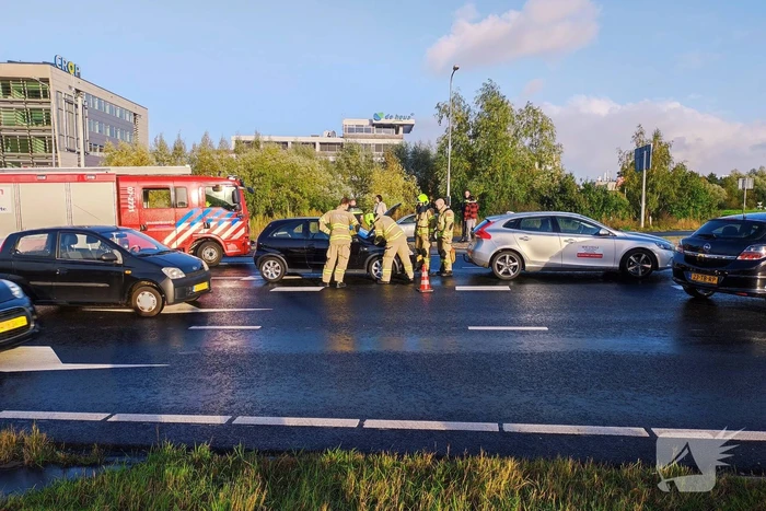 Twee auto's betrokken bij kop-staart botsing