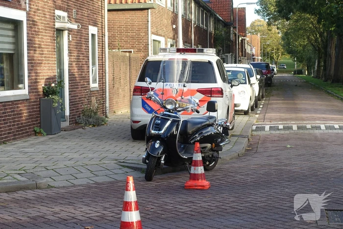 Scooterrijder struikelt over over hondenriem