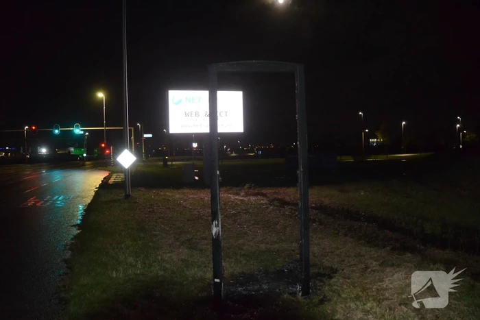 Welkomstbord in brand