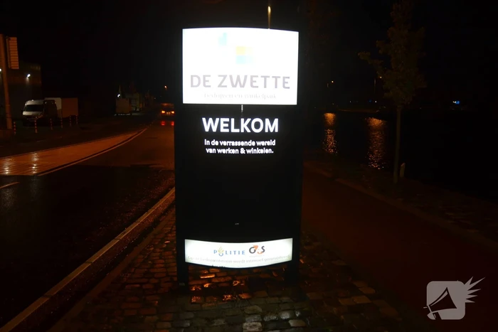 Welkomstbord in brand