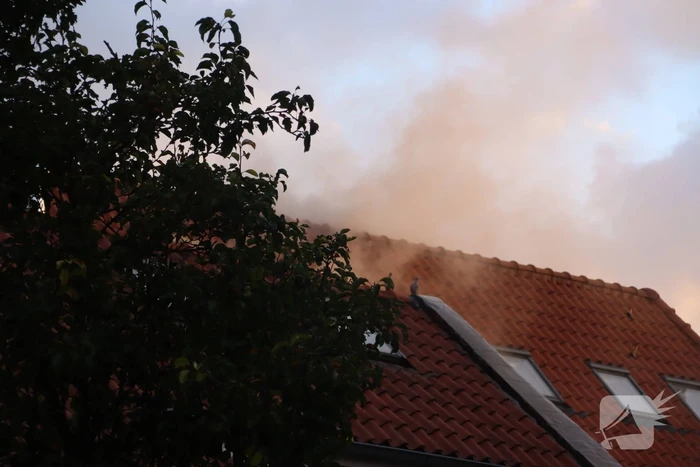 Veel rookontwikkeling bij grote brand in woning