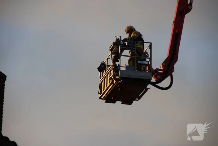 Veel rookontwikkeling bij grote brand in woning