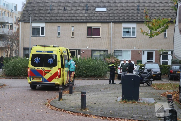 Automobilist rijdt achteruit en botst op brommer