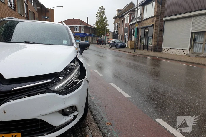 Schade bij ongeval tussen twee auto's