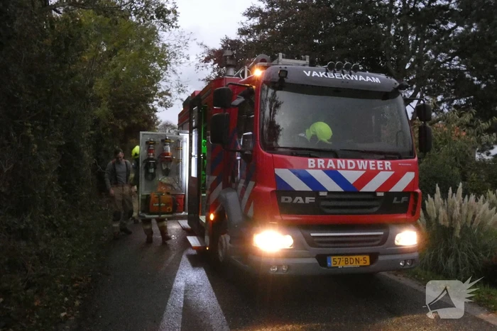 Brandweer zaagt boom om