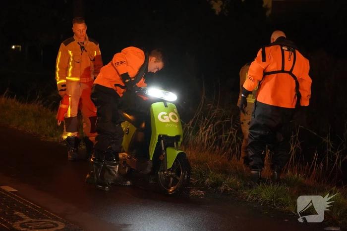 Scooter aangetroffen bij waterkant