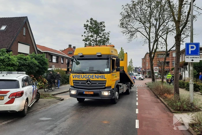 Auto belandt op zijn kant na botsing