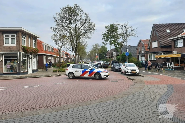 Auto belandt op zijn kant na botsing
