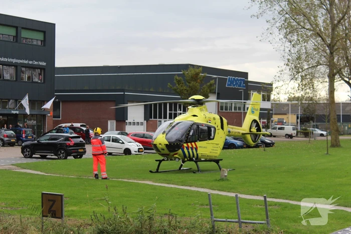 Man raakt zwaargewond in woning