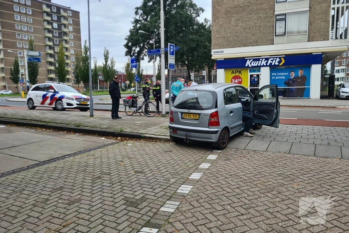 Fietsster gewond bij botsing met auto