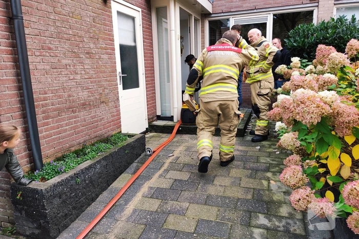 Kapotte hoofdleiding zorgt voor wateroverlast in woning