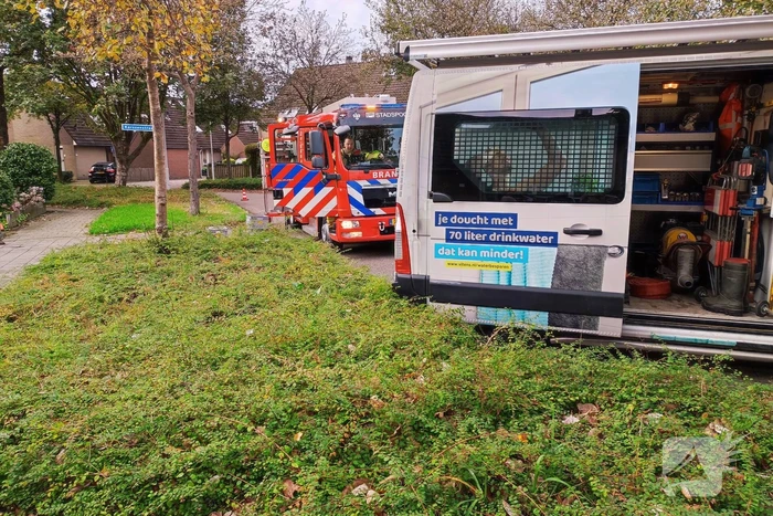 Kapotte hoofdleiding zorgt voor wateroverlast in woning