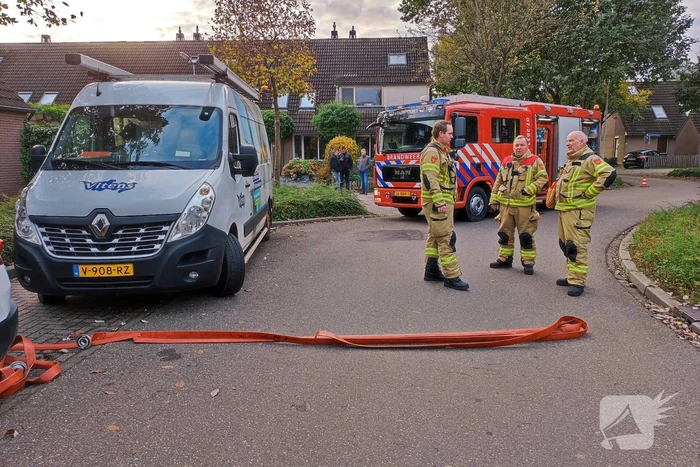 Kapotte hoofdleiding zorgt voor wateroverlast in woning
