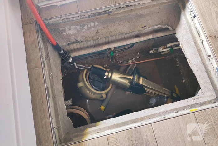 Kapotte hoofdleiding zorgt voor wateroverlast in woning