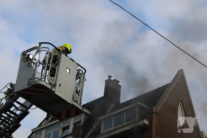 Hevige rookontwikkeling door brand in woning