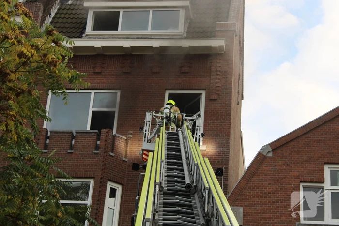 Hevige rookontwikkeling door brand in woning