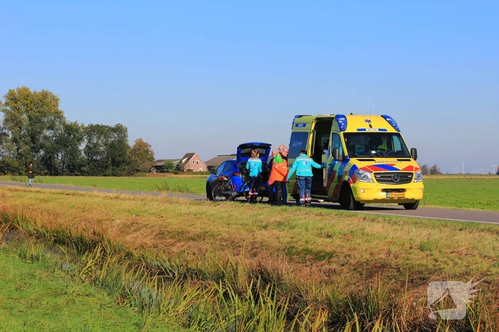 Man belandt met fiets in sloot
