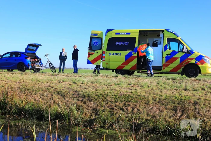 Man belandt met fiets in sloot