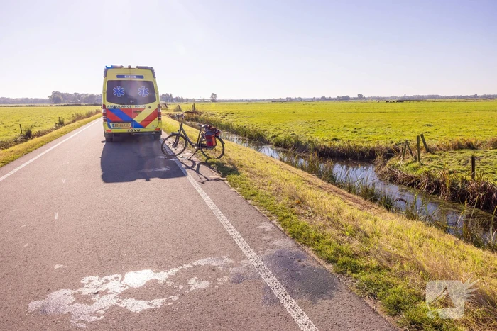Man belandt met fiets in sloot
