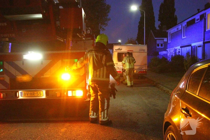 Rookontwikkeling door brand in schoorsteen van woning
