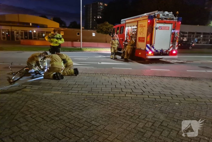 Been van kind klem tussen spaken
