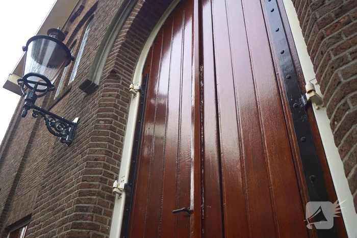 Deur gereformeerde kerk Noorderkerk dichtgekit