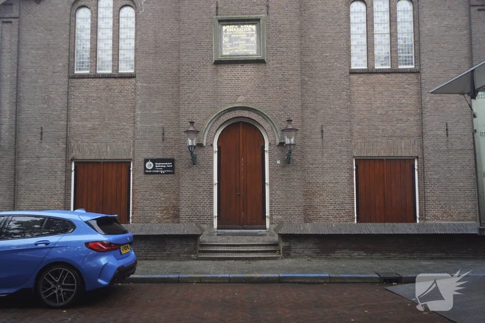 Deur gereformeerde kerk Noorderkerk dichtgekit