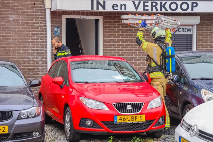 Onderzoek naar vreemde lucht bij autogarage