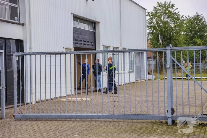 Onderzoek naar vreemde lucht bij autogarage