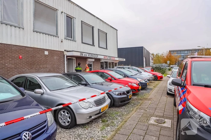 Onderzoek naar vreemde lucht bij autogarage